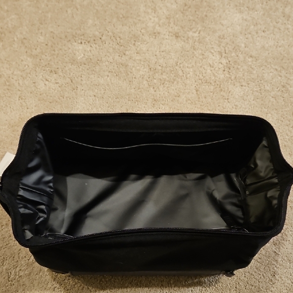 BEIS Dopp Kit - Picture 9 of 12